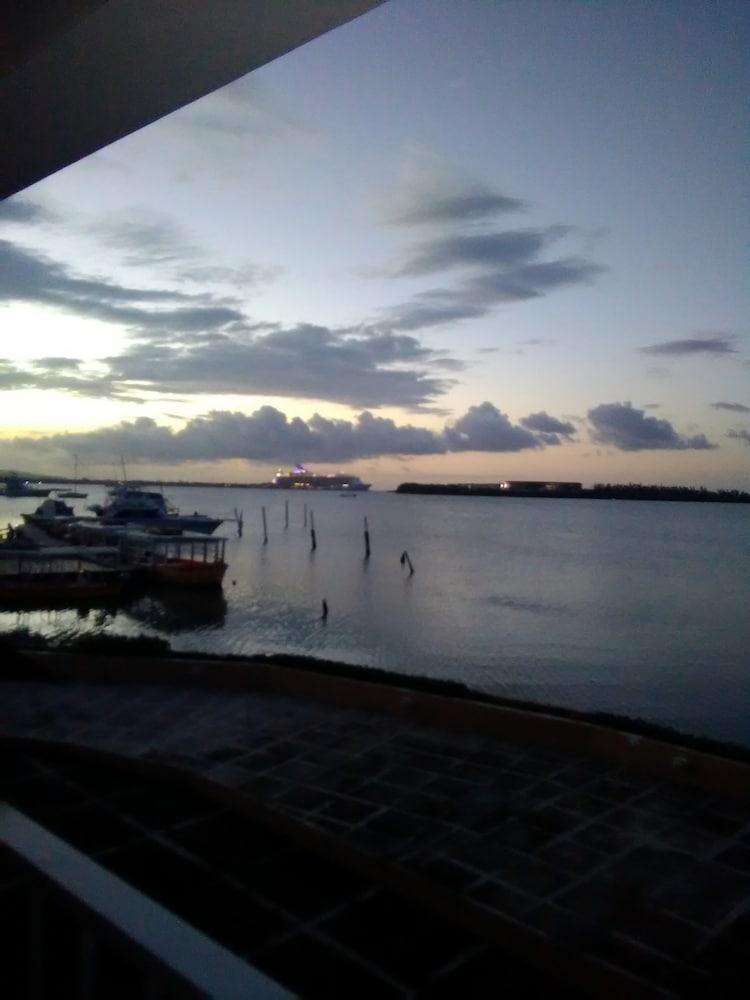 Glistening Waters Hotel ฟาลมัธ ภายนอก รูปภาพ
