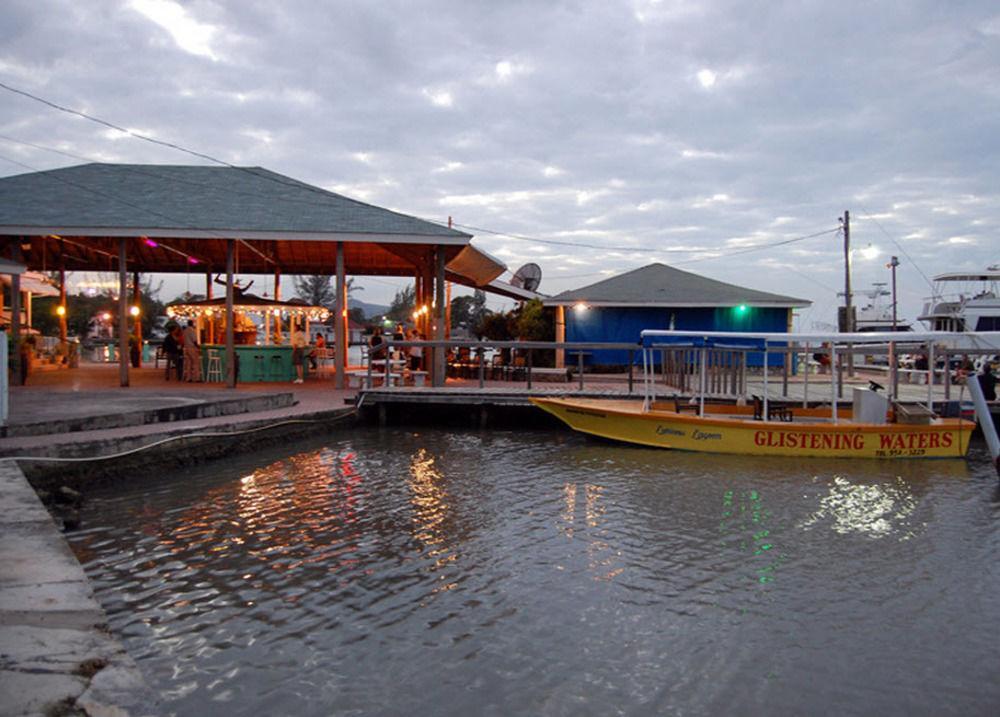 Glistening Waters Hotel ฟาลมัธ ภายนอก รูปภาพ