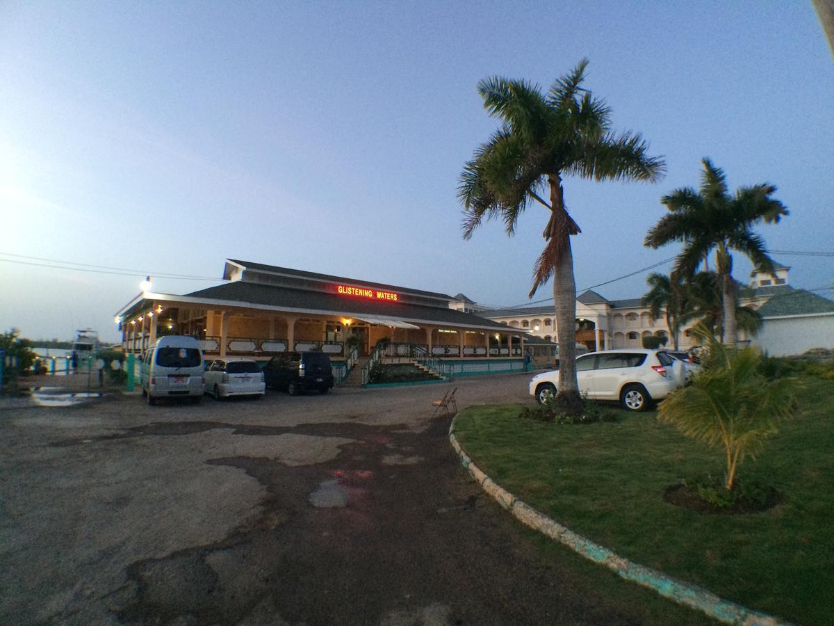 Glistening Waters Hotel ฟาลมัธ ภายนอก รูปภาพ