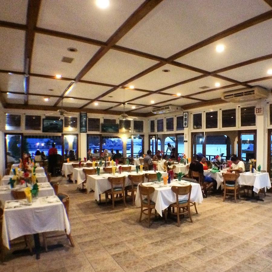 Glistening Waters Hotel ฟาลมัธ ภายนอก รูปภาพ